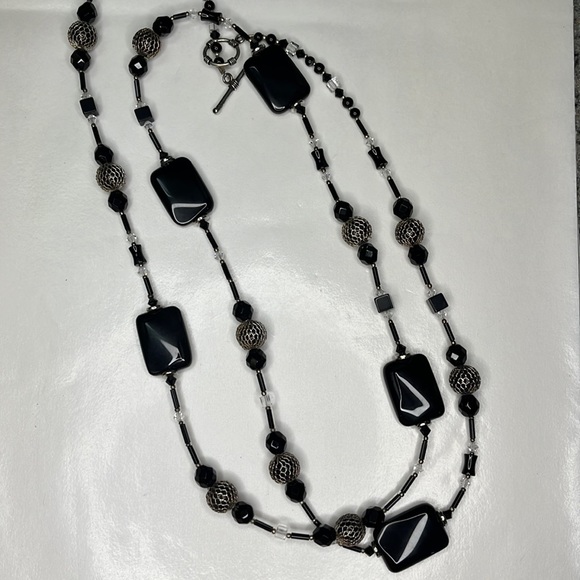 Source Unknown Jewelry - Black and crystal glass king beaded necklace. Unknown brand.
